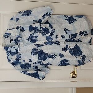 Basic Editions Blue and White Leaf Print Shirt EUC Size Large